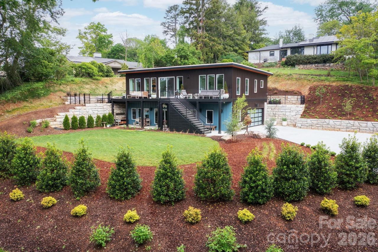 8 Midland Dr., Asheville, NC 28804