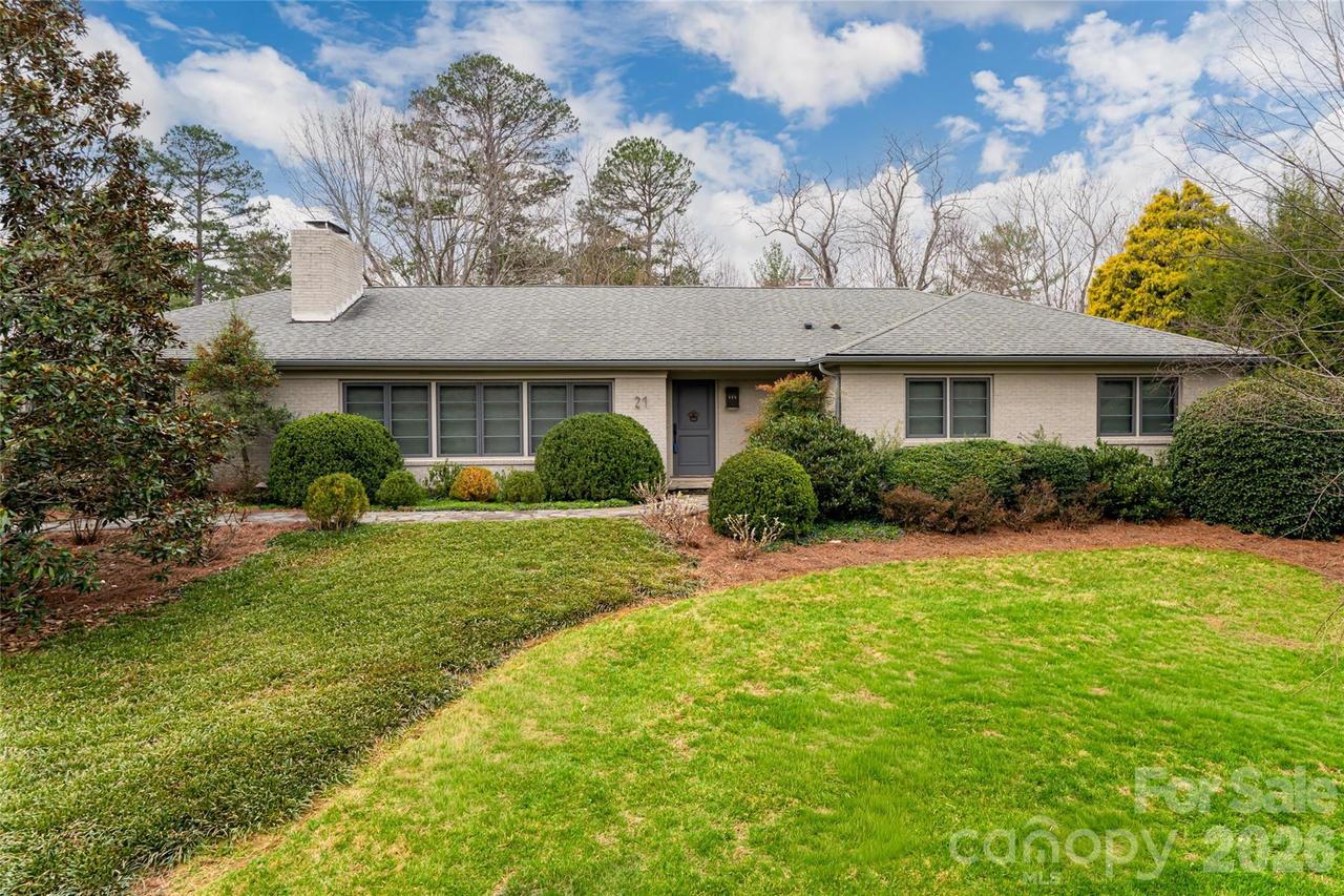 21 Pine Tree Cir., Asheville, NC 28804