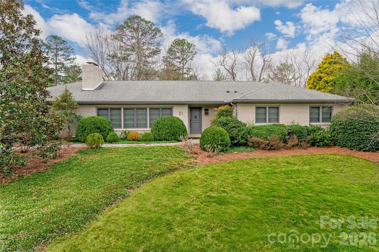 21 Pine Tree Cir., Asheville, NC 28804