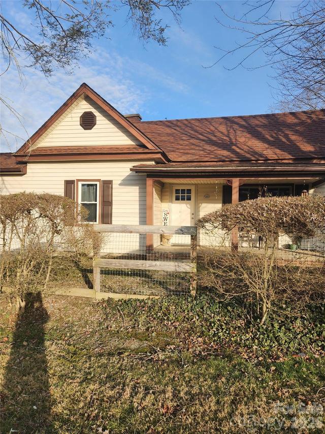 110 E Price St., Hendersonville, NC 28739