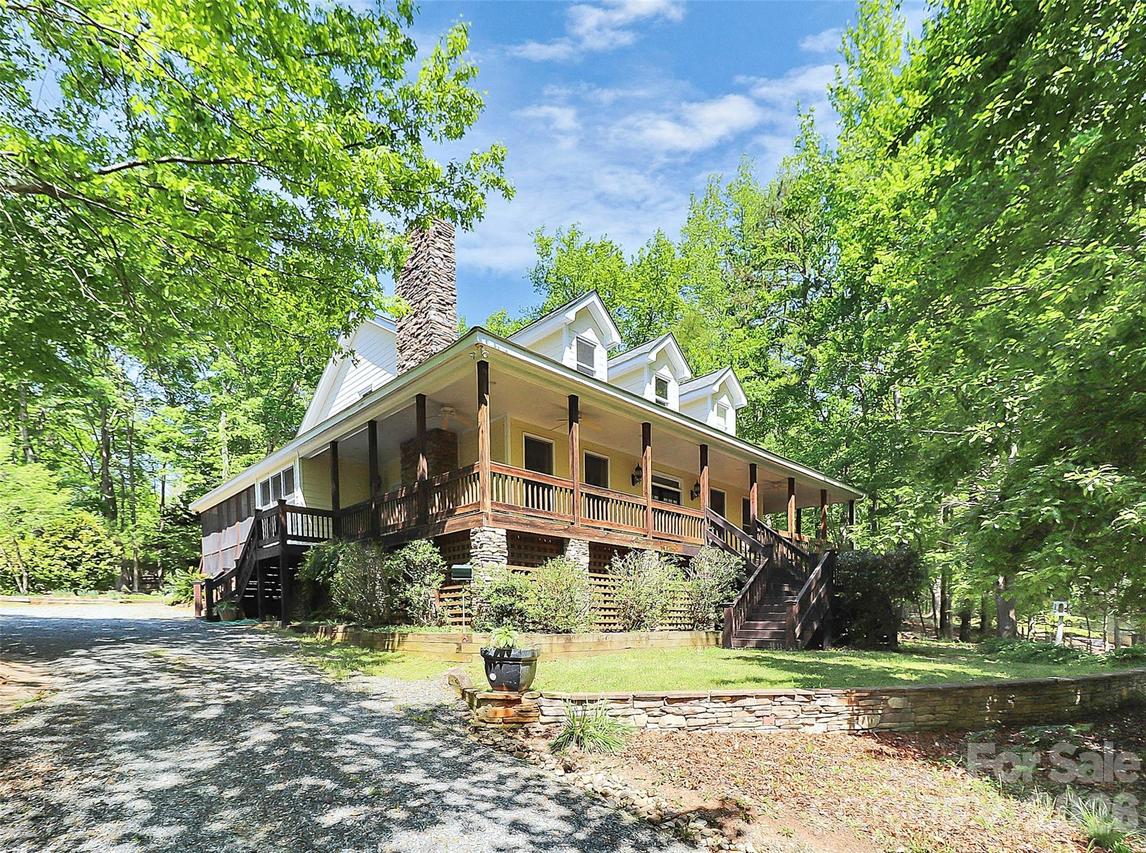 729 Lochaven Rd., Waxhaw, NC 28173