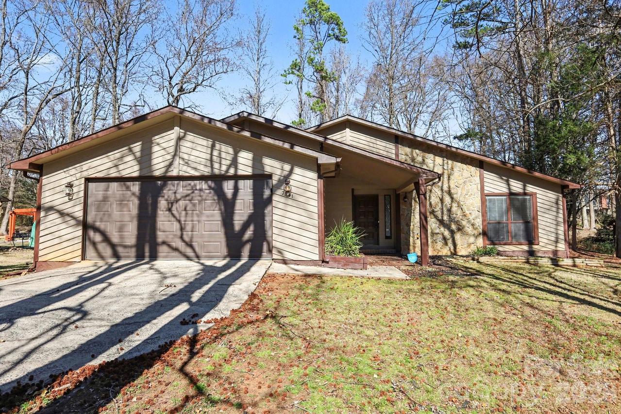 7341 Elwood Dr., Charlotte, NC 28227