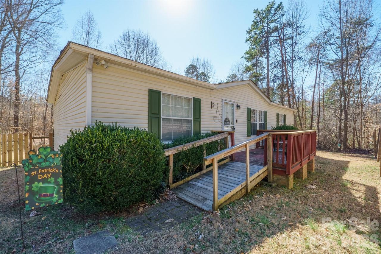 1049 Ramsey St., Stanley, NC 28164