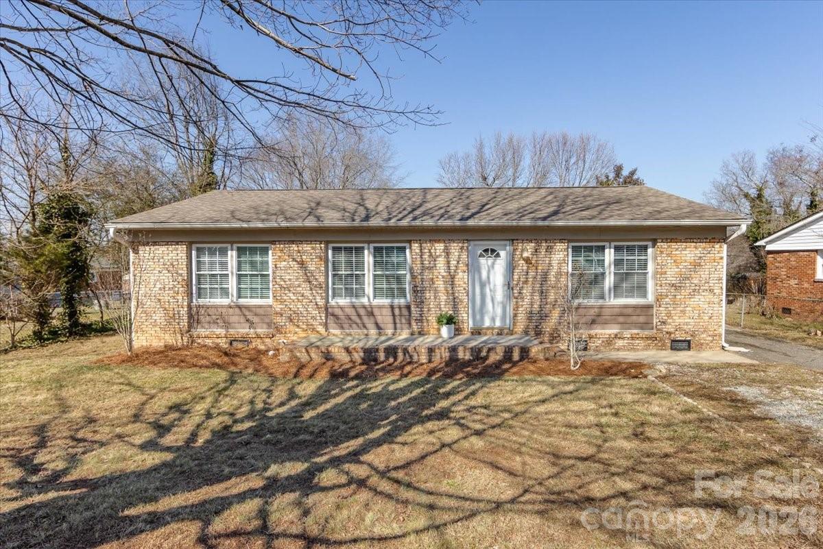406 Robinson Clemmer Rd., Dallas, NC 28034