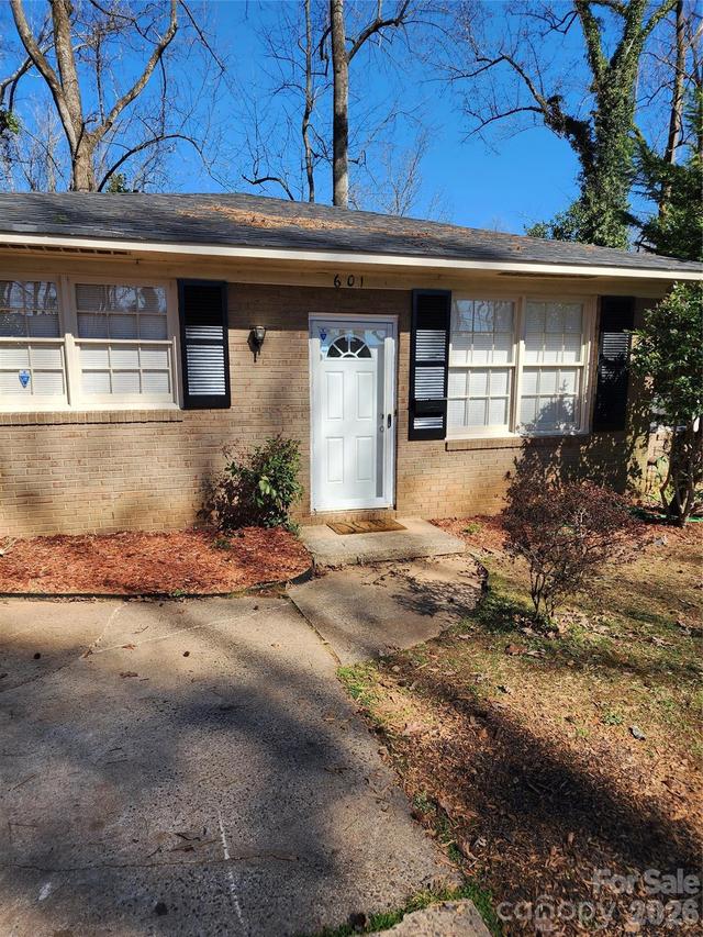 601 Camrose Dr., Charlotte, NC 28215