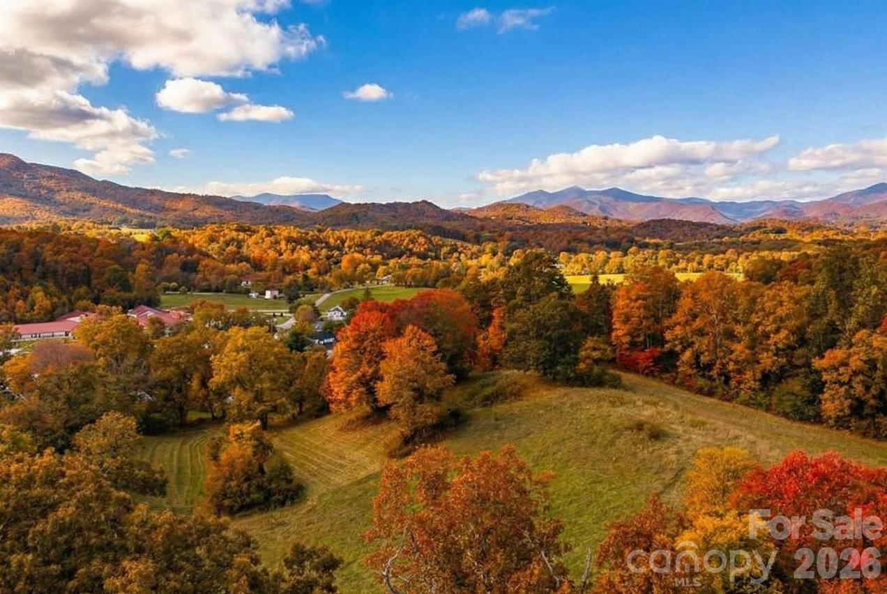 37 Amber Ln., Clyde, NC 28721