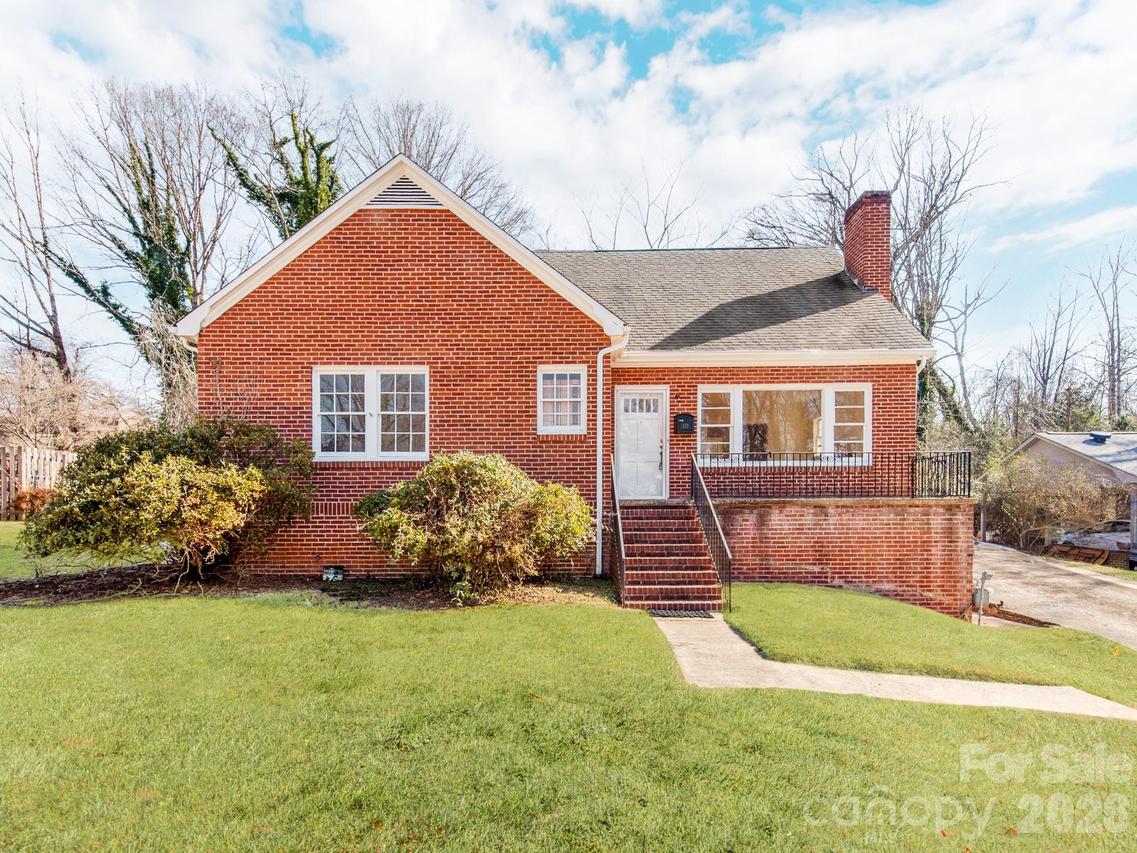 113 Falls St., Morganton, NC 28655