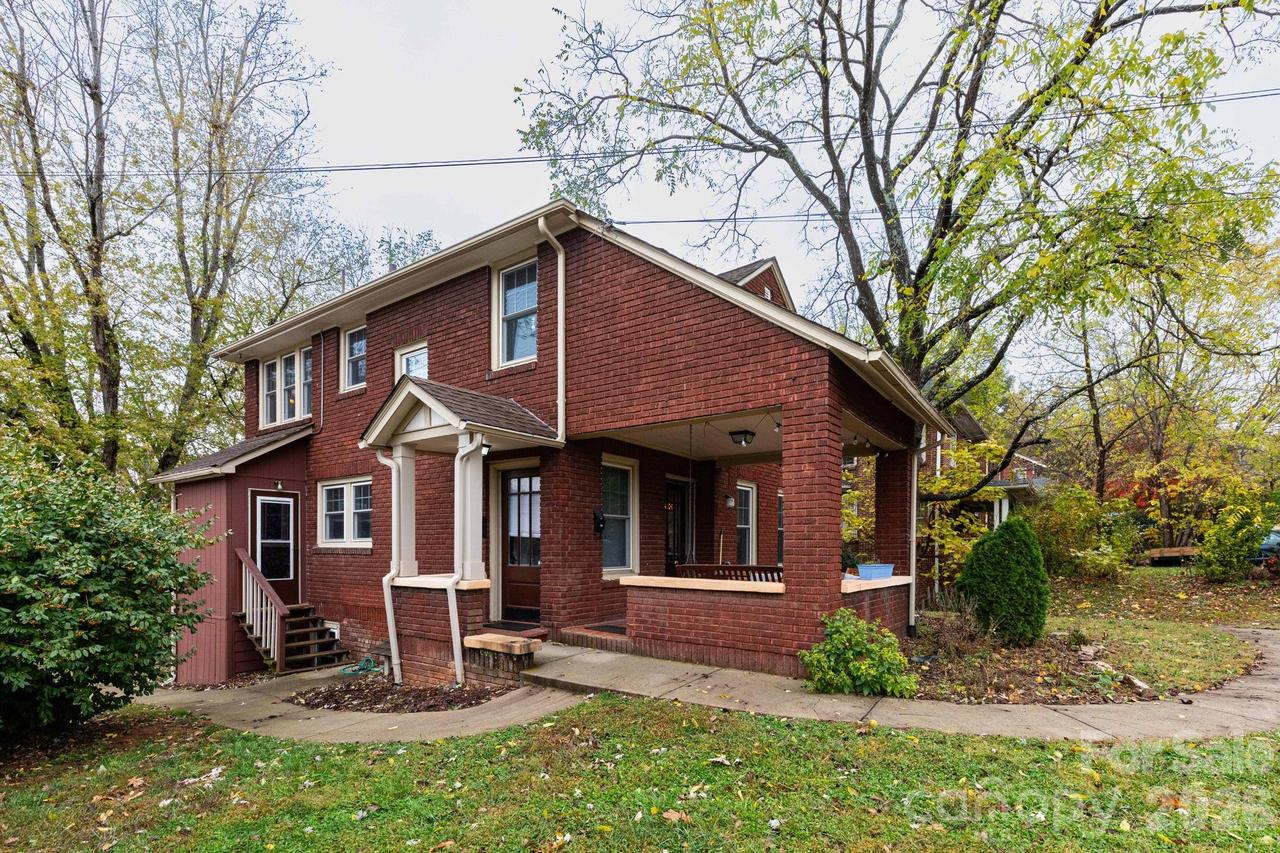 16 Gracelyn Rd., Asheville, NC 28804