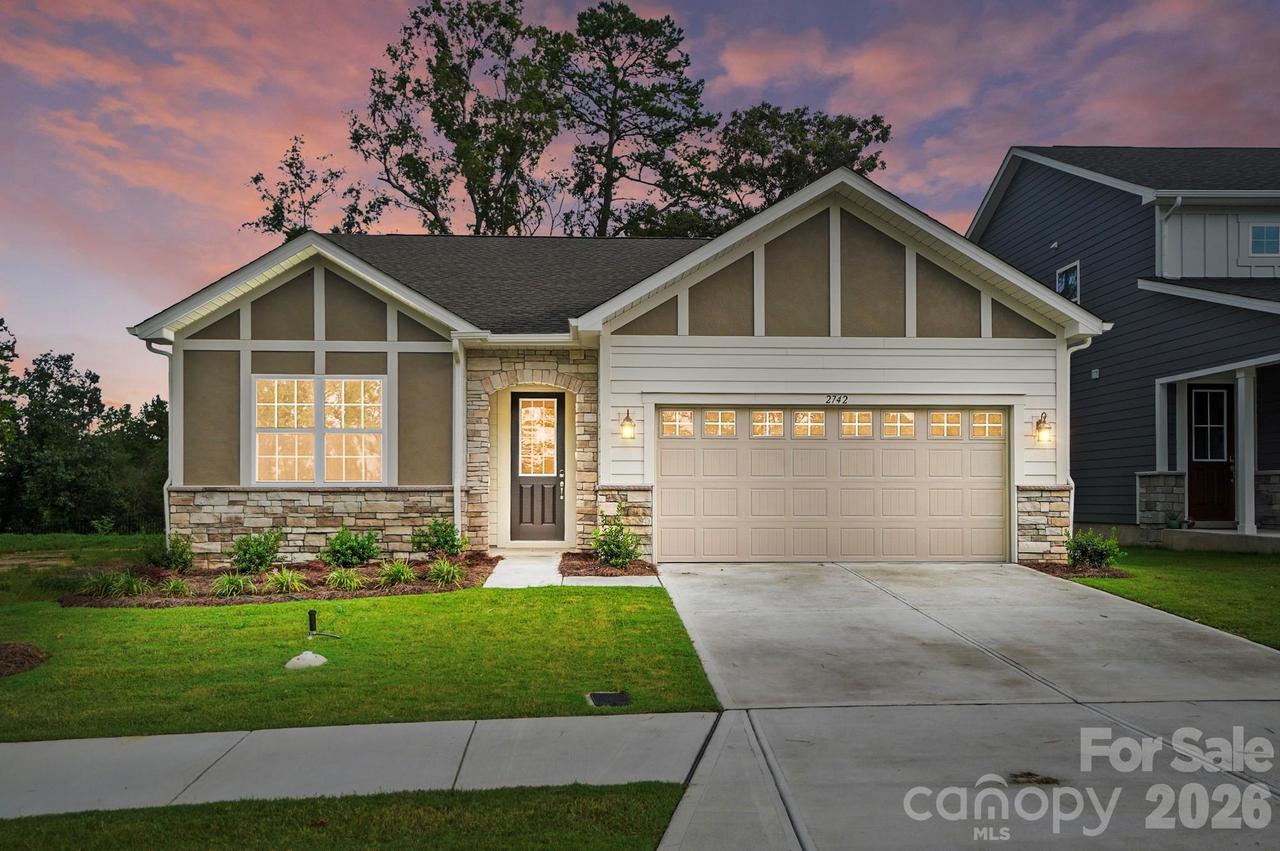 2742 Phoenix Ct., Gastonia, NC 28052