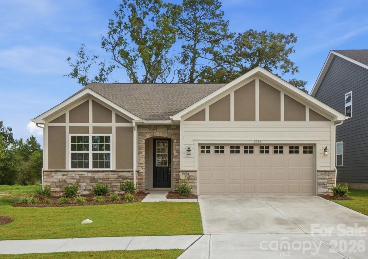 2742 Phoenix Ct., Gastonia, NC 28052