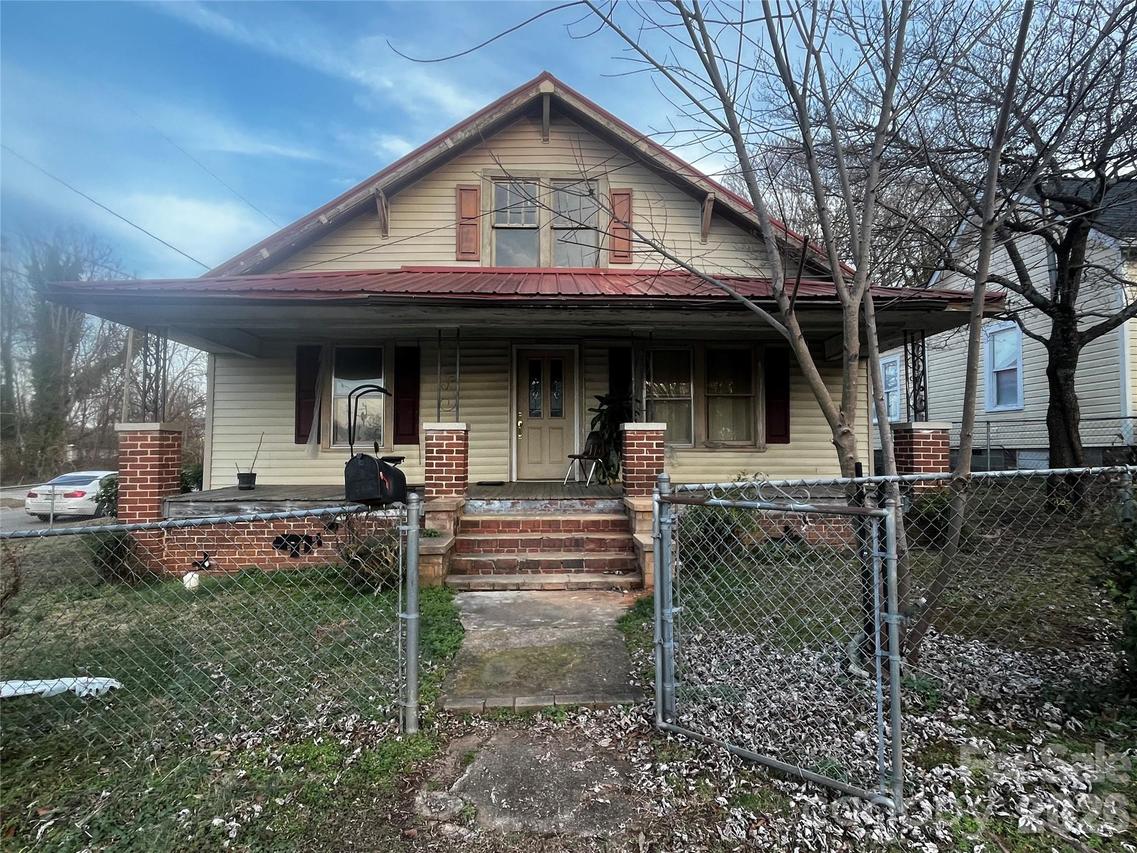 901 8th St., Statesville, NC 28677