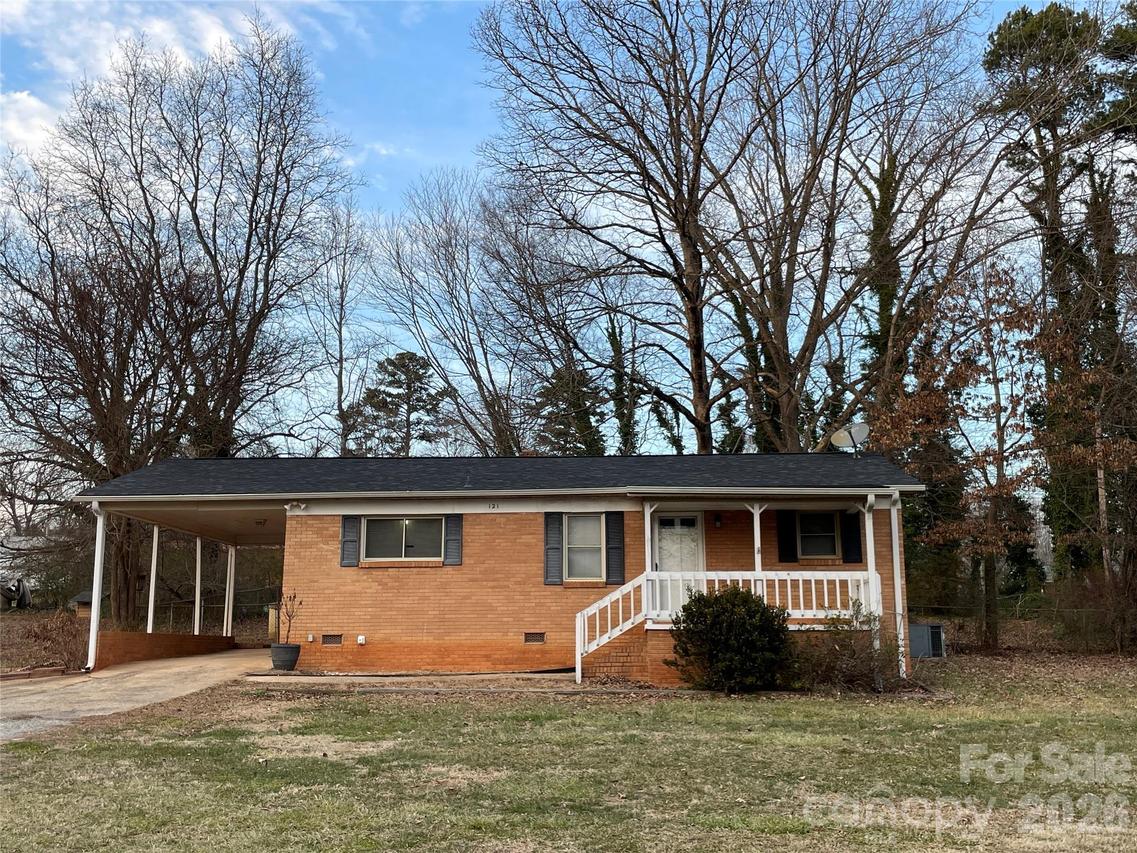 121 Randolph Rd., Dallas, NC 28034