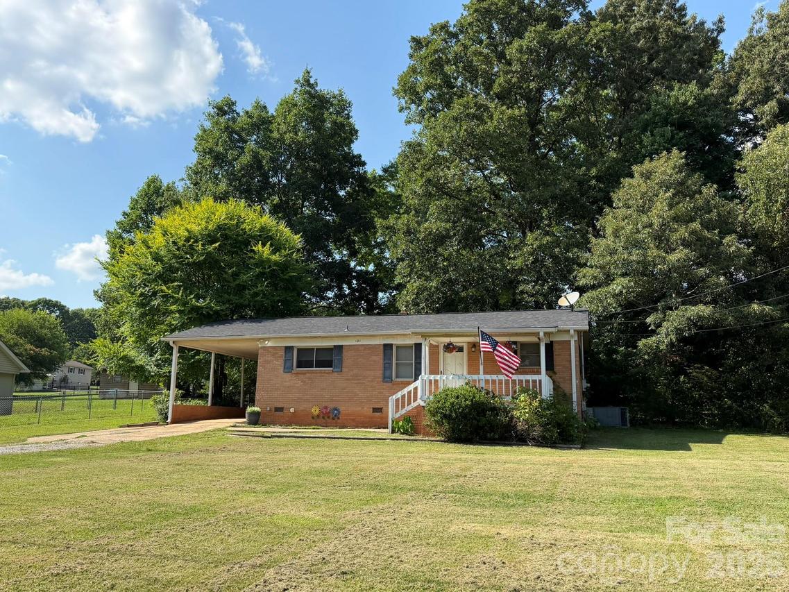 121 Randolph Rd., Dallas, NC 28034