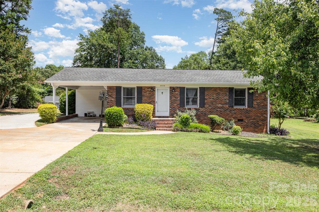 2028 Rock Springs Cir., Denver, NC 28037