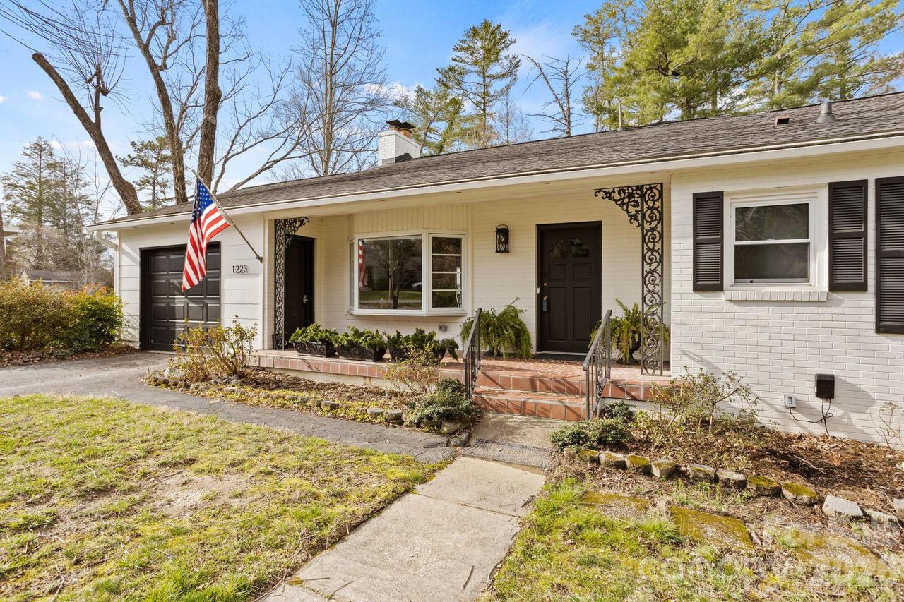 1223 Oakland St., Hendersonville, NC 28792