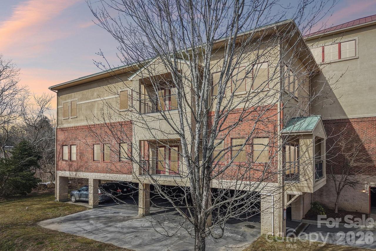 475 S Church St. #E, Hendersonville, NC 28792
