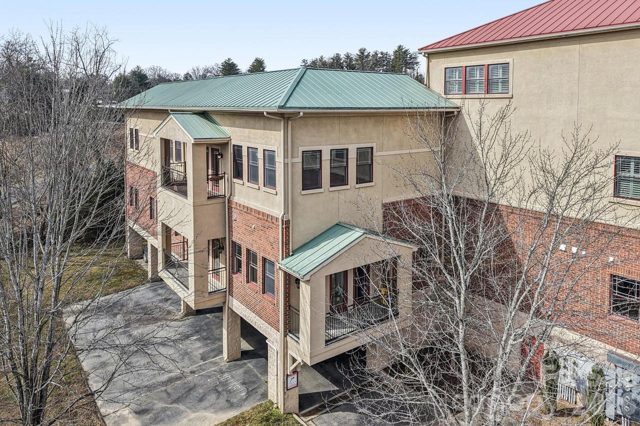 475 S Church St. #E, Hendersonville, NC 28792