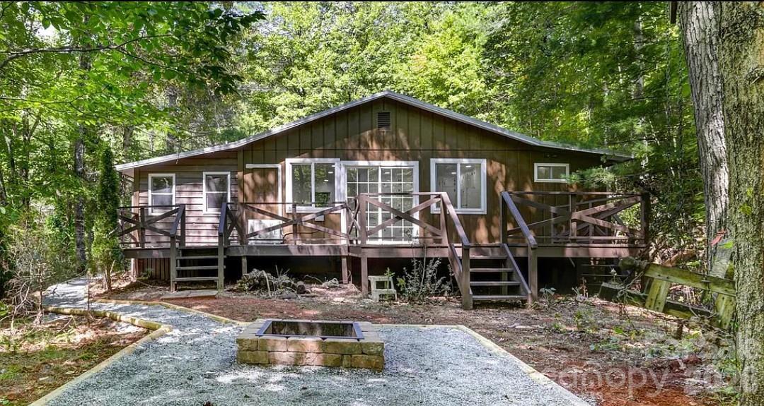 67 Watauga Heights Rd., Franklin, NC 28734