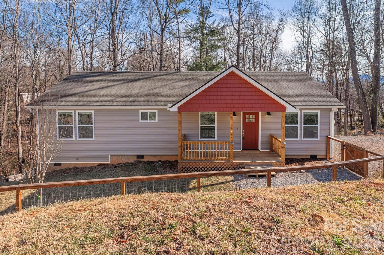 113 Tail Feather Ln., Candler, NC 28715