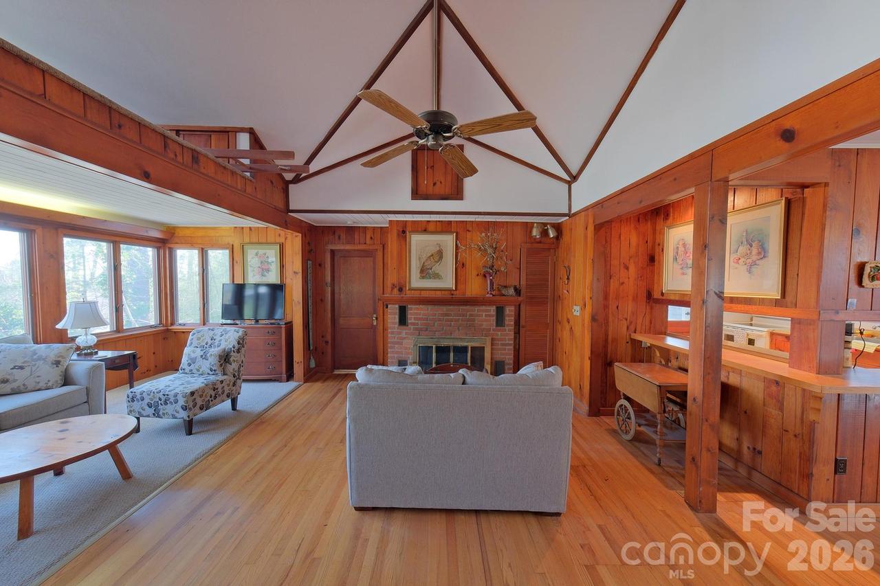 71 Norfolk Ln., Laurel Park, NC 28739
