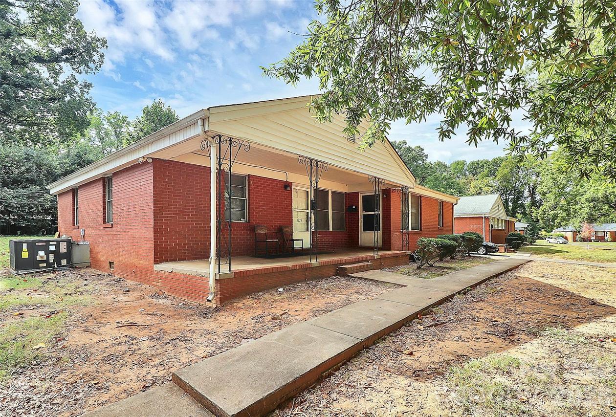 3227 Minnesota Rd., Charlotte, NC 28208