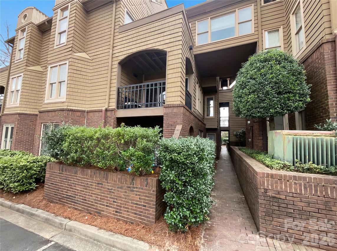 1101 E Morehead St. #33, Charlotte, NC 28204