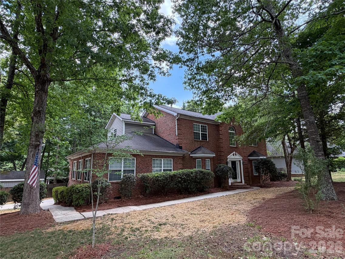 4926 Ardenwoods Dr., Charlotte, NC 28215