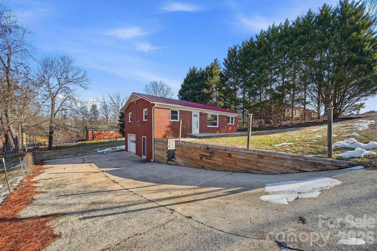 1030 Fence St., Granite Falls, NC 28630