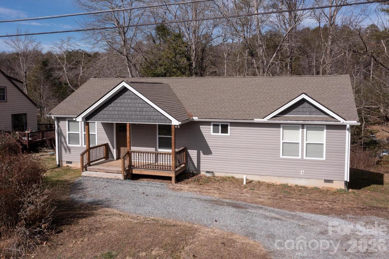127 Hawthorne Dr., Brevard, NC 28712