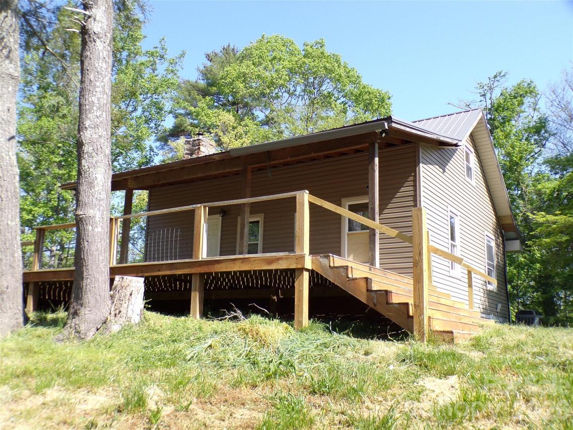 202 Honor Ln., Hendersonville, NC 28792