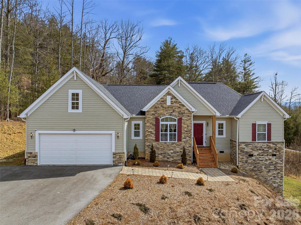 258 Crystal Heights Dr., Hendersonville, NC 28739