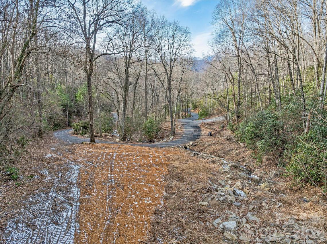 119 Wildflower Cove Dr., Swannanoa, NC 28778