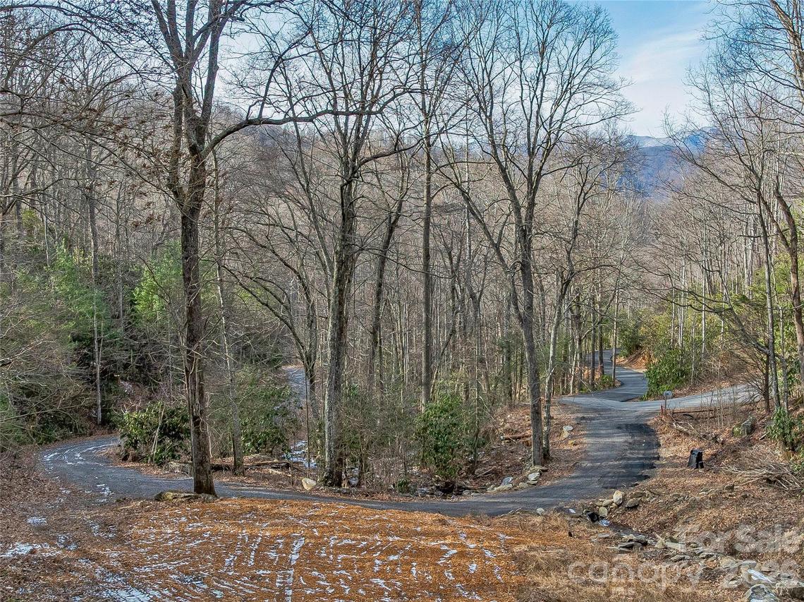119 Wildflower Cove Dr., Swannanoa, NC 28778