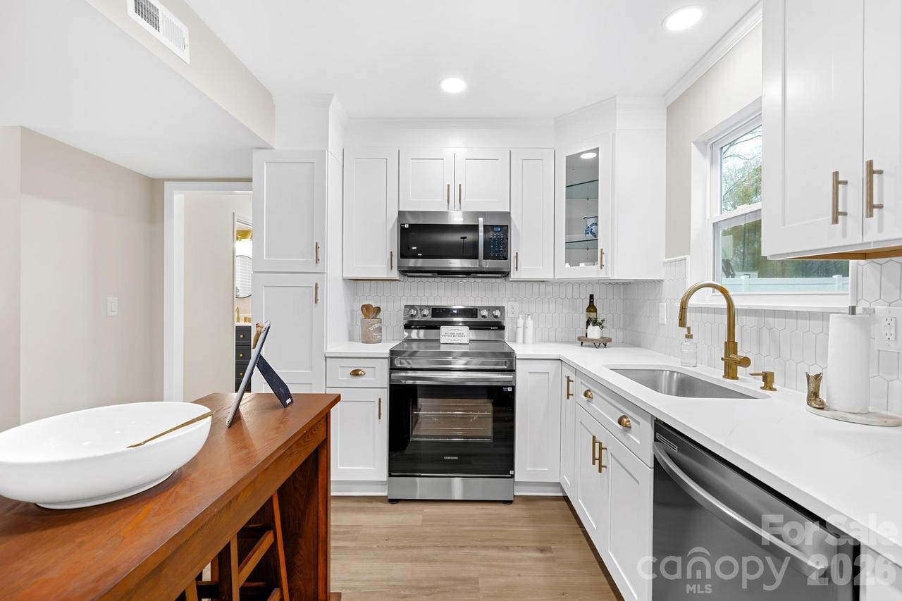 8201 Meadowdale Ln., Charlotte, NC 28227