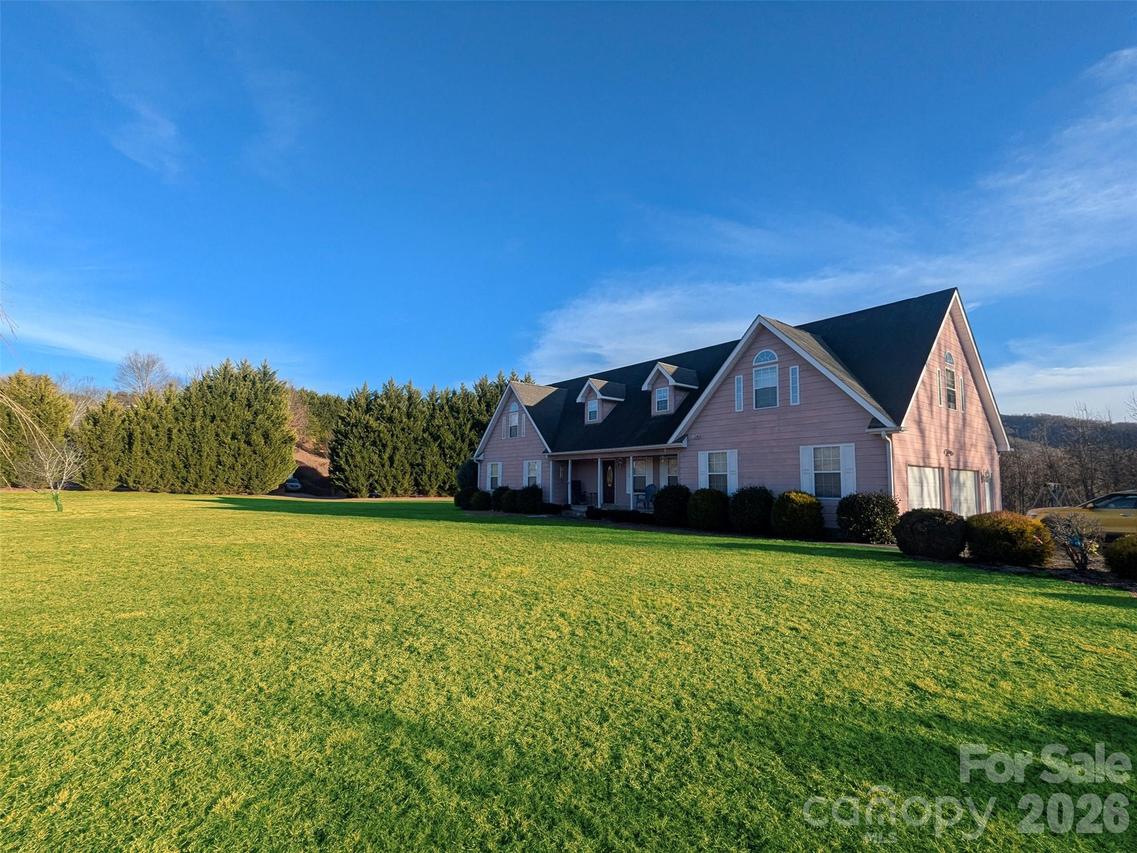 130 Crestview St., Canton, NC 28716