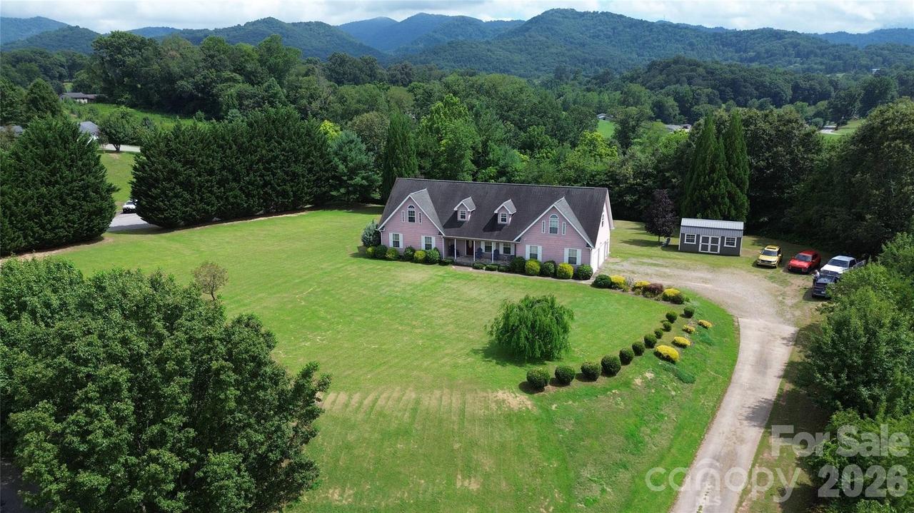 130 Crestview St., Canton, NC 28716