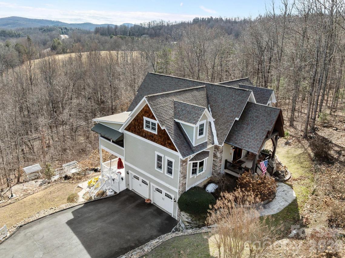 410 Lamp Post Dr., Zirconia, NC 28790