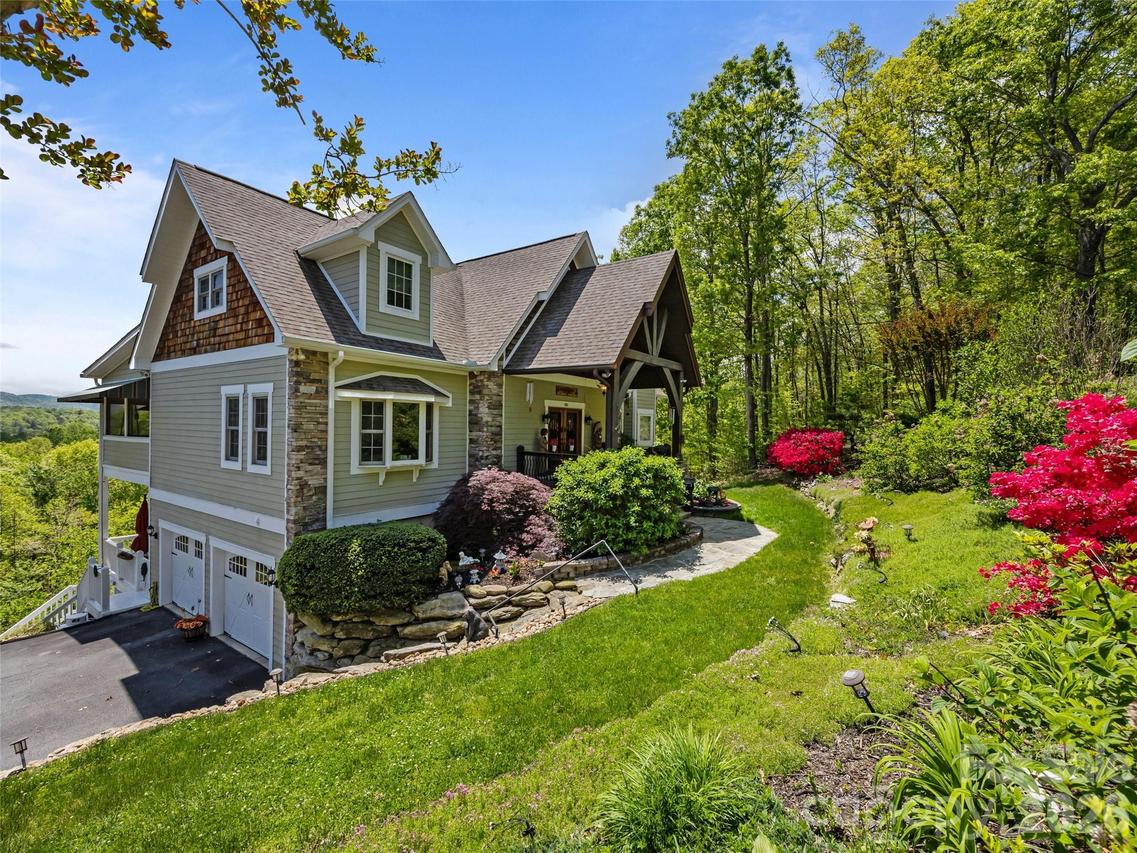 410 Lamp Post Dr., Zirconia, NC 28790