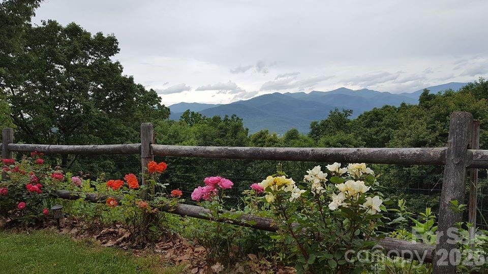 126 Wildflower Cove Dr., Swannanoa, NC 28778