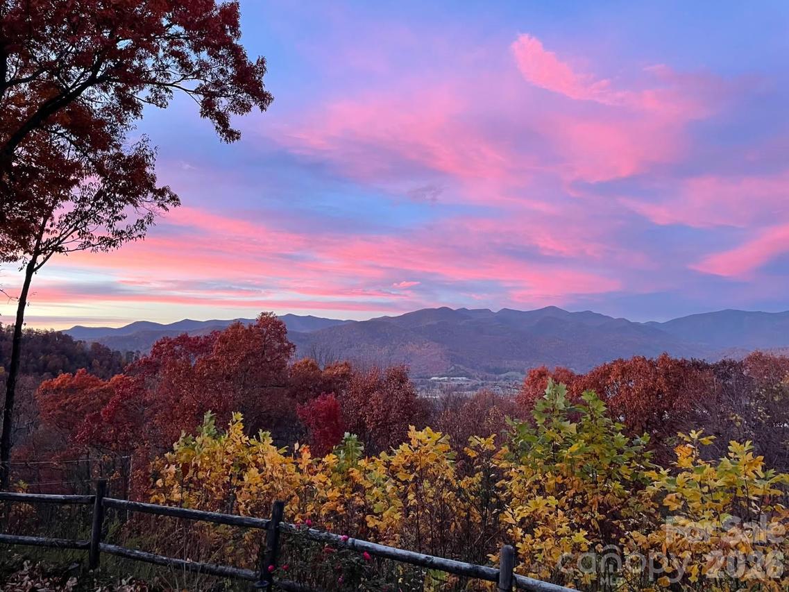 126 Wildflower Cove Dr., Swannanoa, NC 28778