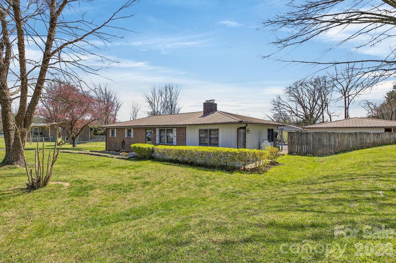 13 Forge Dr., Mills River, NC 28759