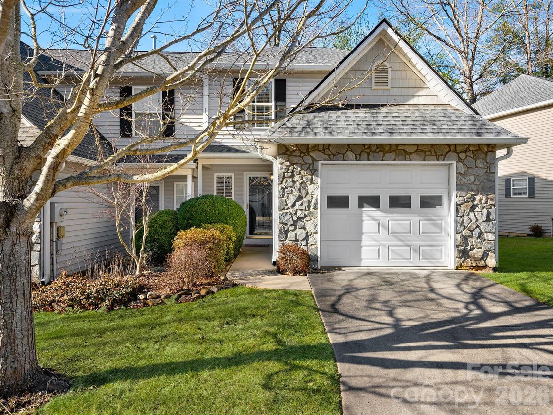 15 Willowick Dr., Asheville, NC 28803