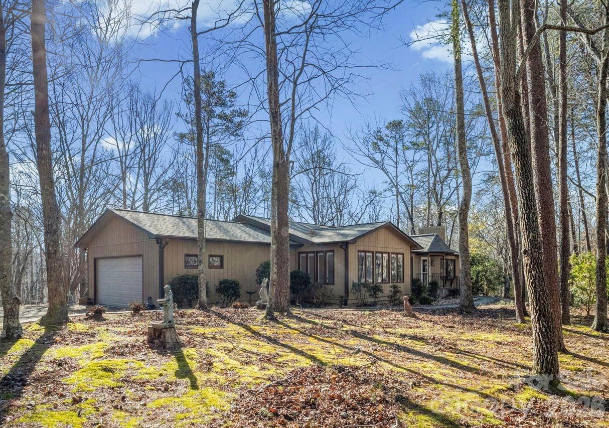 423 Mountain View Dr., Columbus, NC 28722