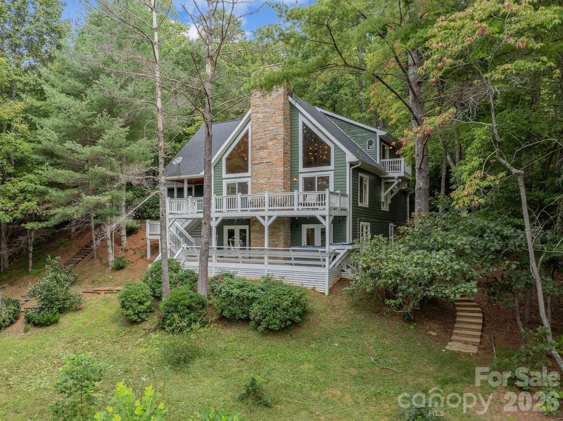 320 Woodland Dr., Swannanoa, NC 28778