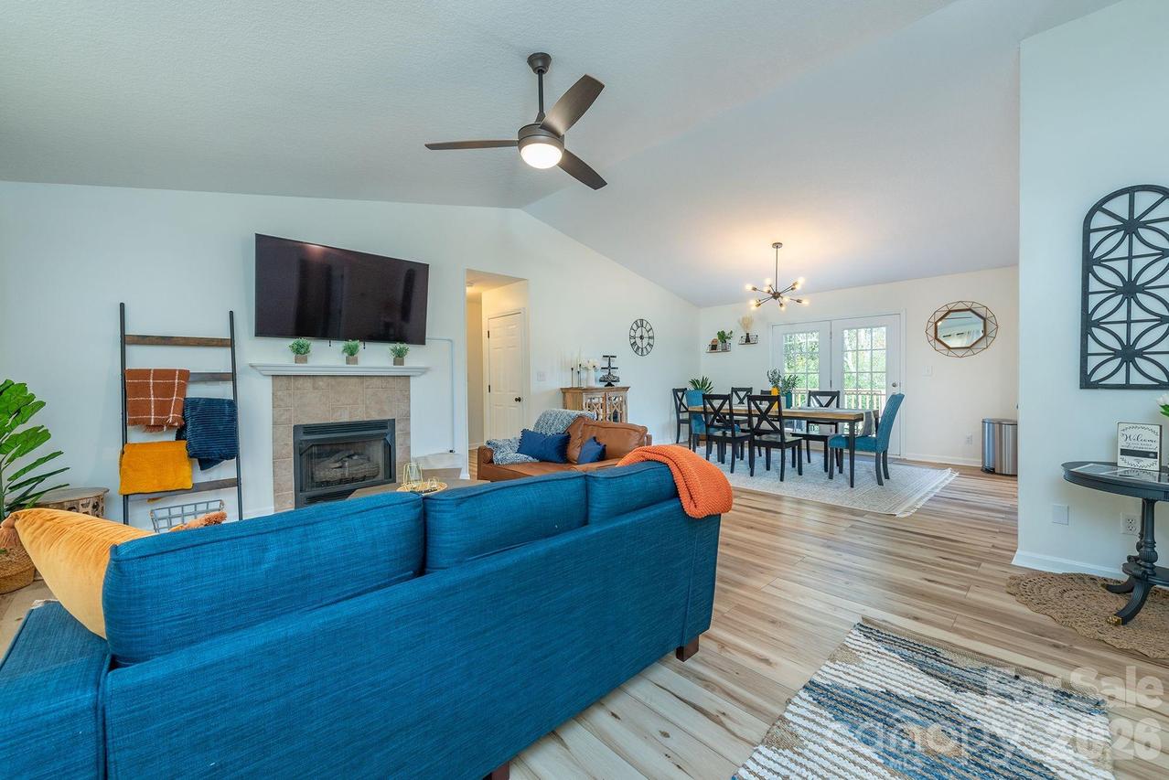 18 Garrison Rd., Weaverville, NC 28787