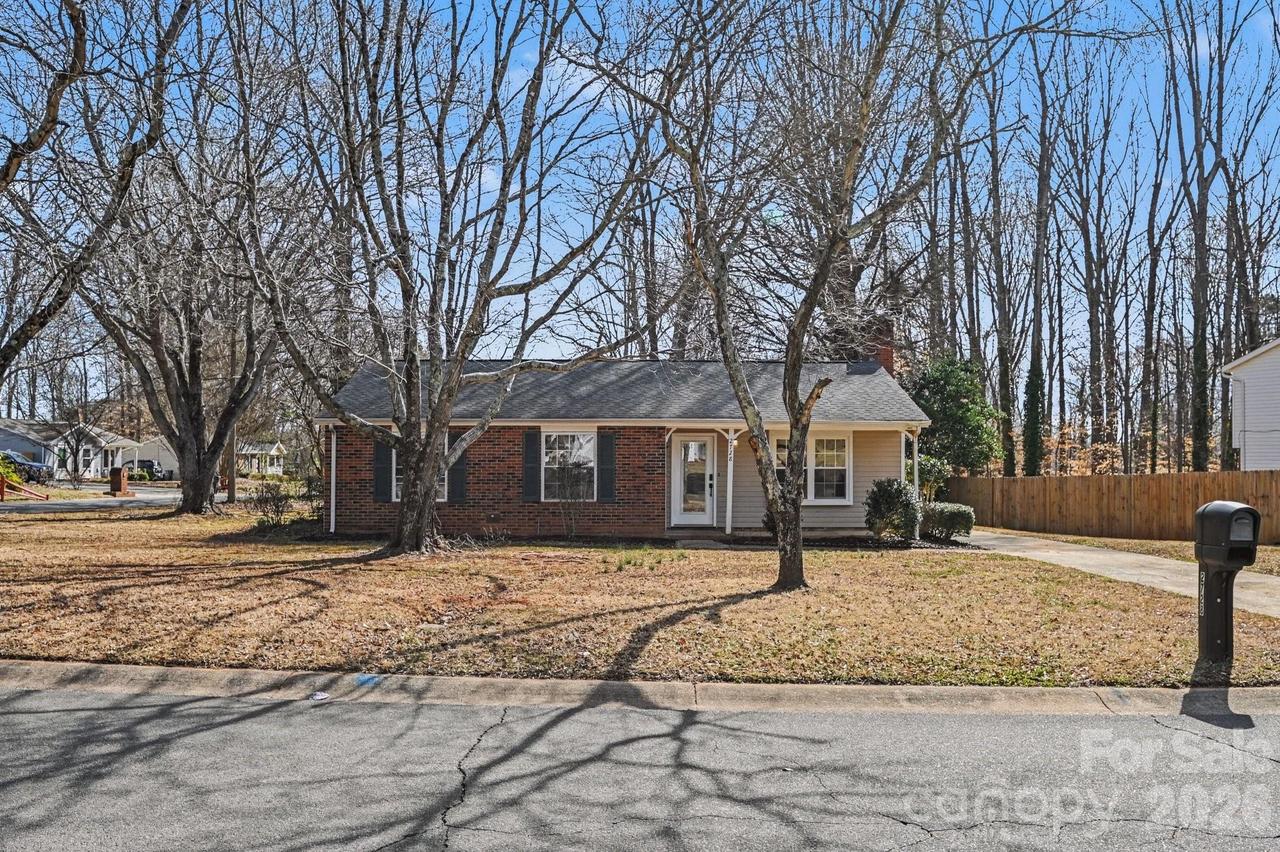 2728 Studley Rd., Charlotte, NC 28212