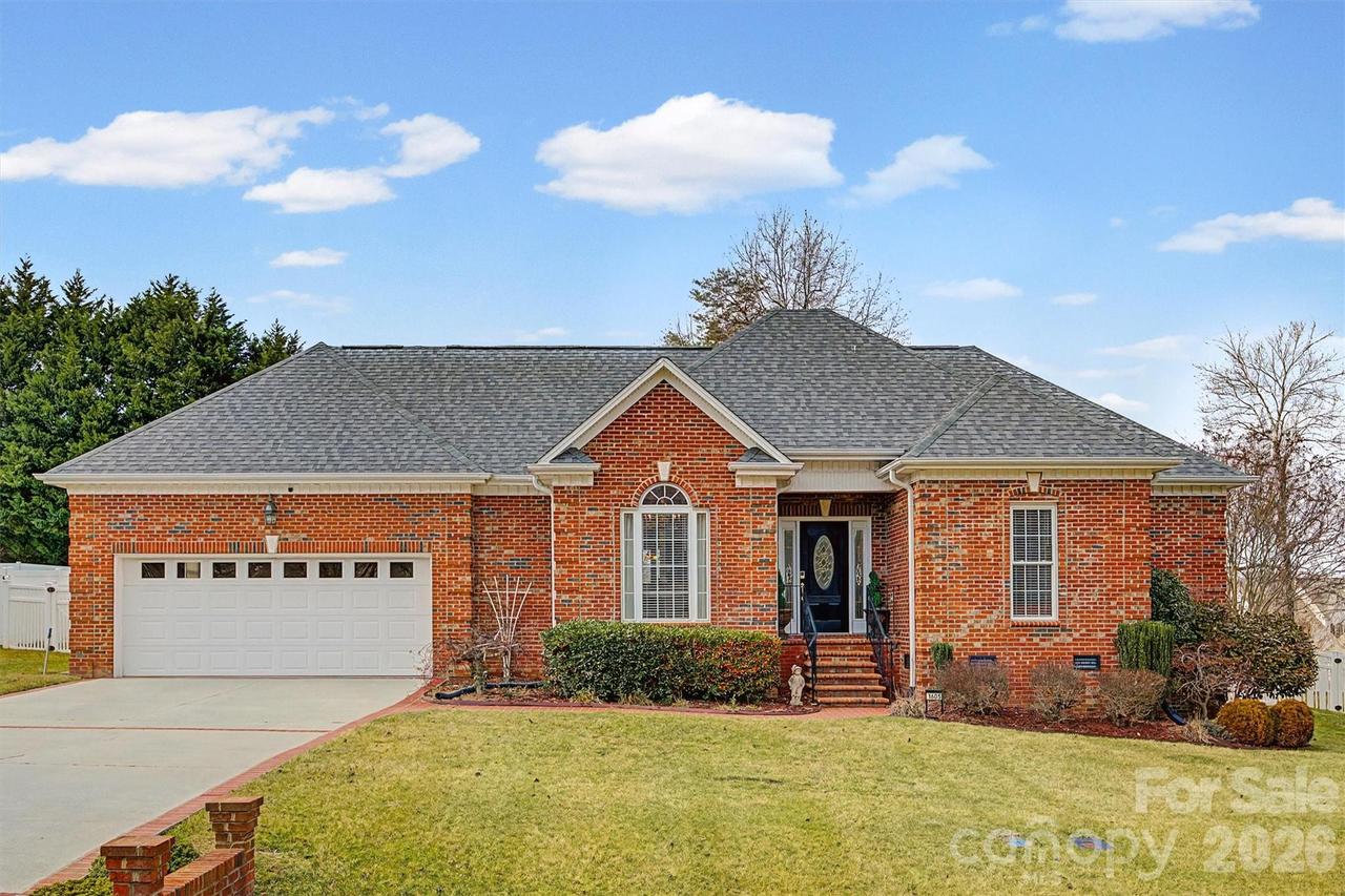 1605 Eden Glen Dr., Dallas, NC 28034