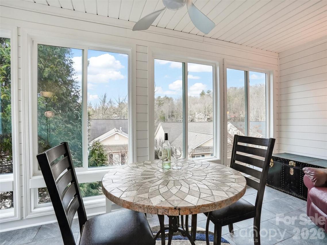 17 Driver Ct., Hendersonville, NC 28739