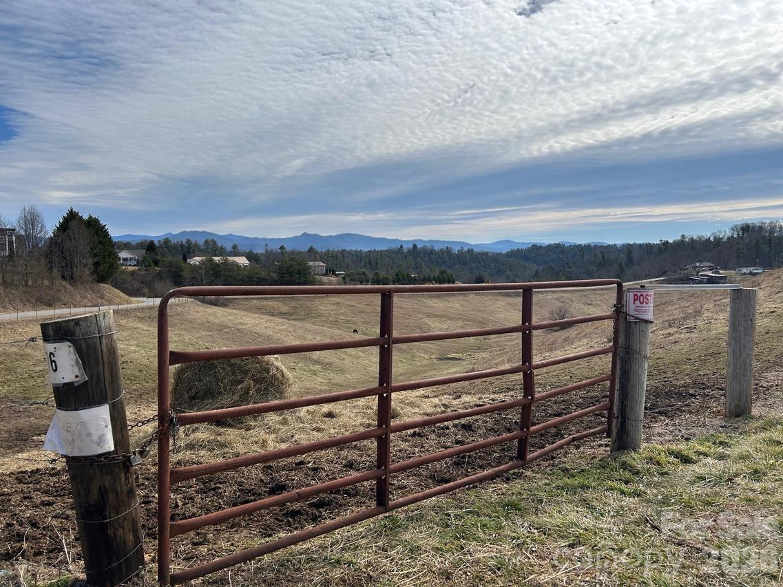 2776 Bend Of Ivy Rd., Marshall, NC 28753