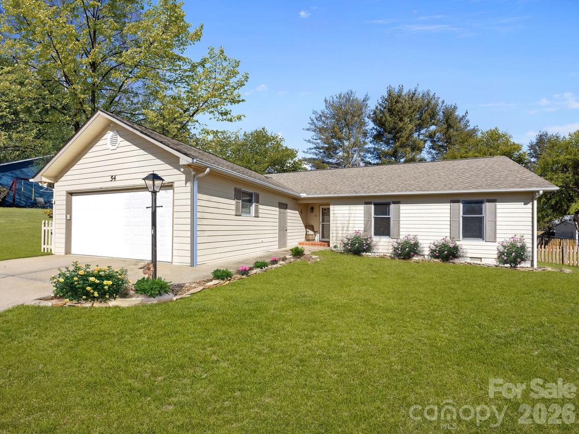 54 Mt Carmel Dr., Asheville, NC 28806